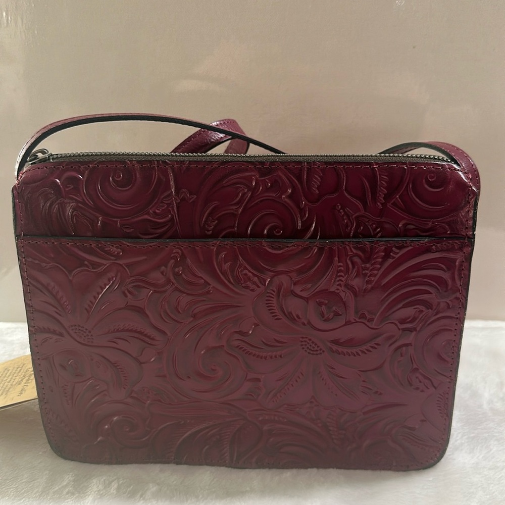 NWT Patricia Nash Vallarta Magenta Crossbody with front/back Slip pockets.